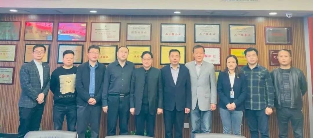 秦商百人會(huì)、西安建筑安裝協(xié)會(huì)蒞臨立豪集團(tuán)交流座談